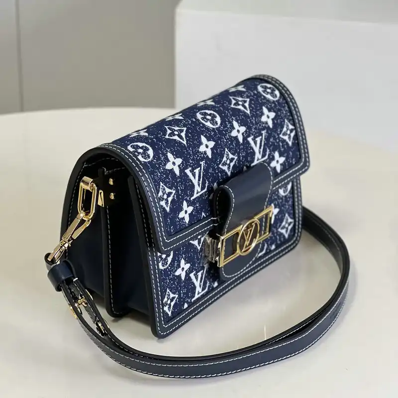 LV Bag 2201YA0005