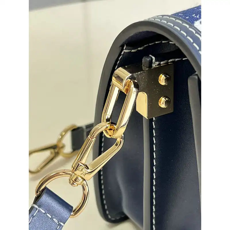 LV Bag 2201YA0005