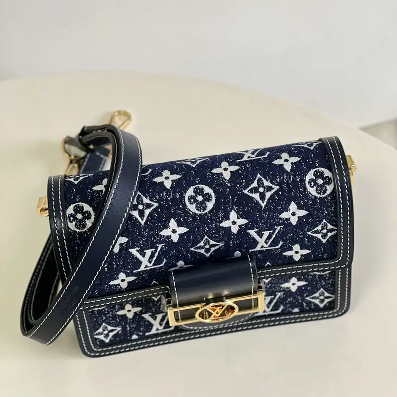 LV Bag 2201YA0005