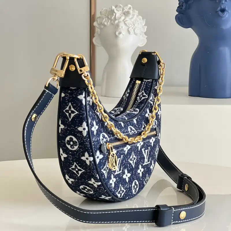 LV Bag 2201YA0006