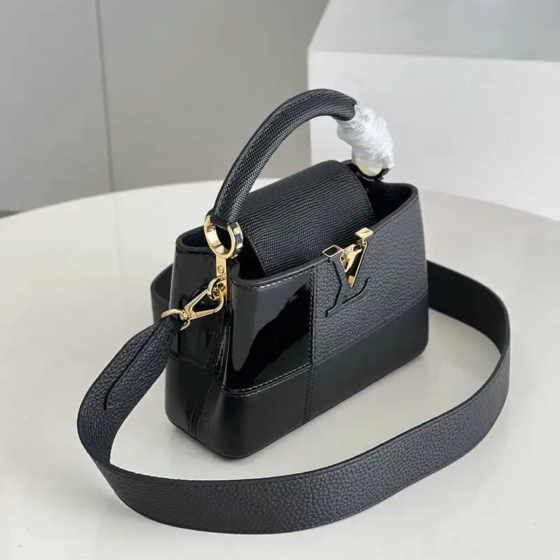 LV Bag 2201YA0011