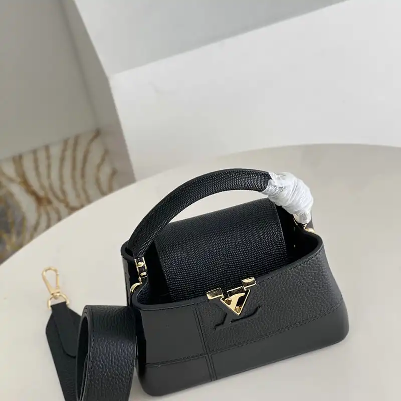 LV Bag 2201YA0011