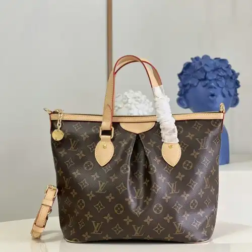 LV Bag 2201YA0017