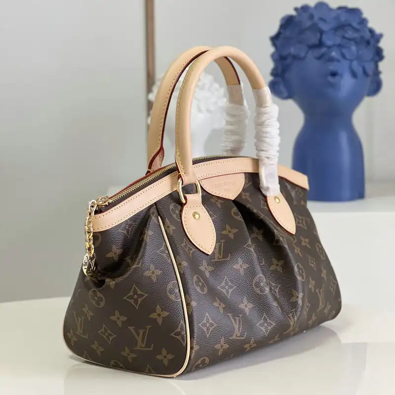 LV Bag 2201YA0018