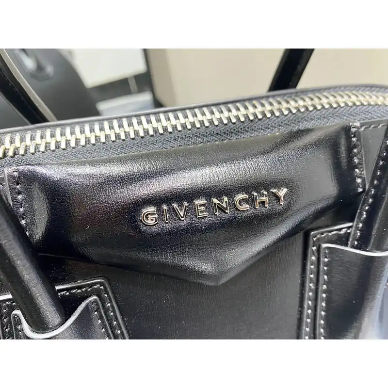 Givenchy Bag 2203RF0001