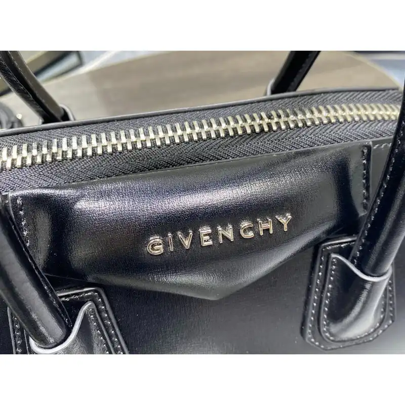 Givenchy Bag 2203RF0002