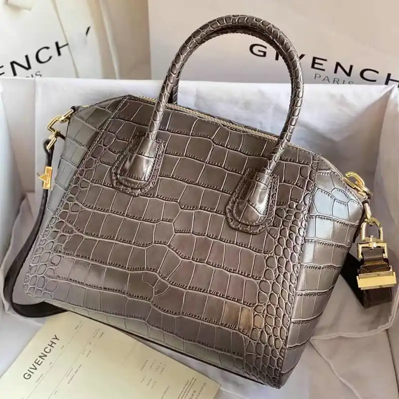 Givenchy Bag 2203RF0010