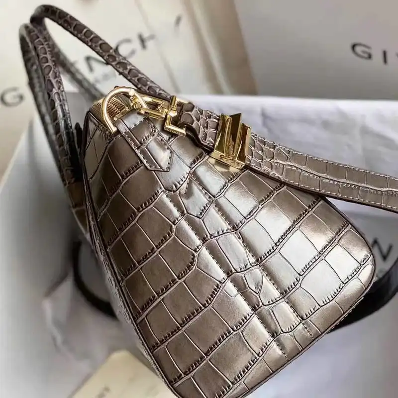 Givenchy Bag 2203RF0010