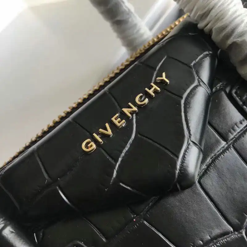 Givenchy Bag 2203RF0011