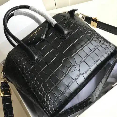 Fashionrepsfam ru Givenchy Bag 2203RF0011