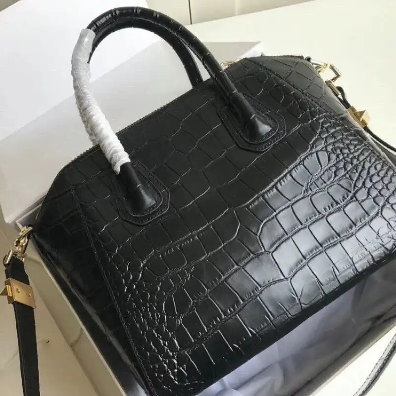 Fashionrepsfam ru Givenchy Bag 2203RF0011