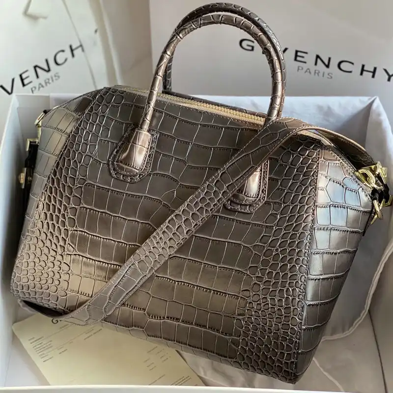 Givenchy Bag 2203RF0013