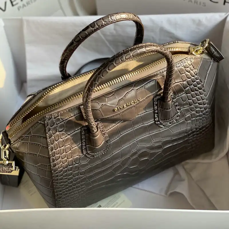 Givenchy Bag 2203RF0013