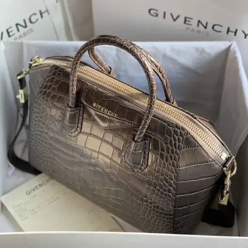 Givenchy Bag 2203RF0013