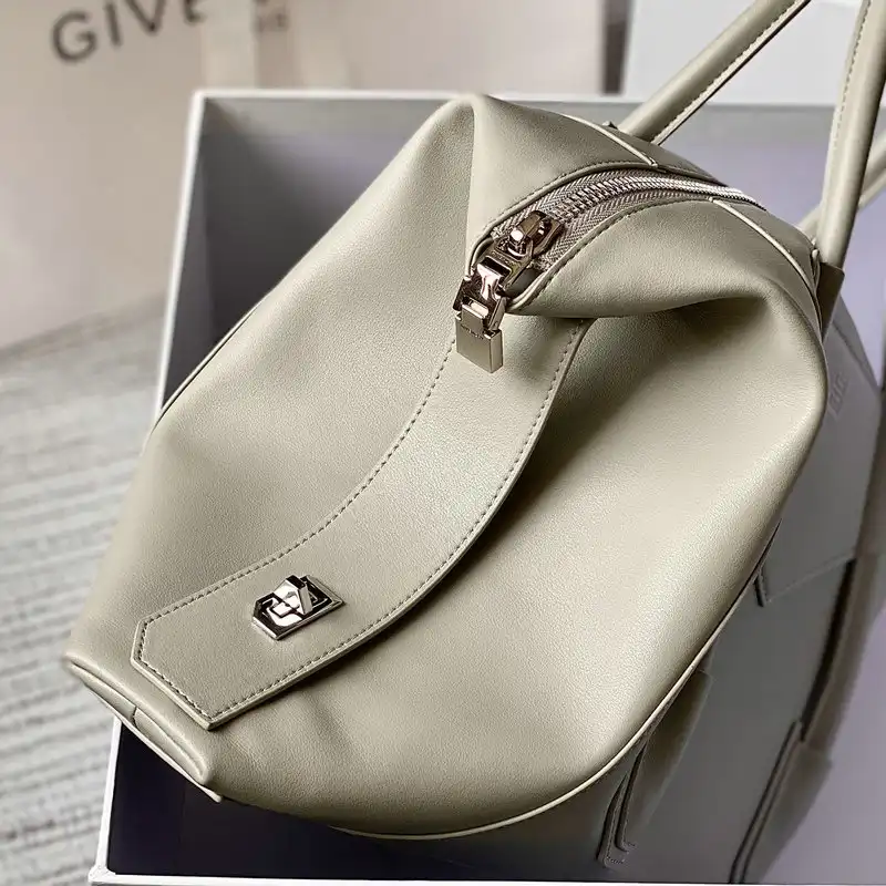 Givenchy Bag 2203RF0018