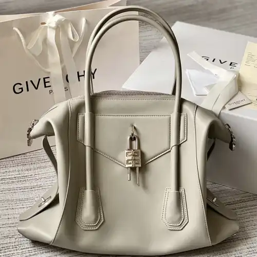 Givenchy Bag 2203RF0018