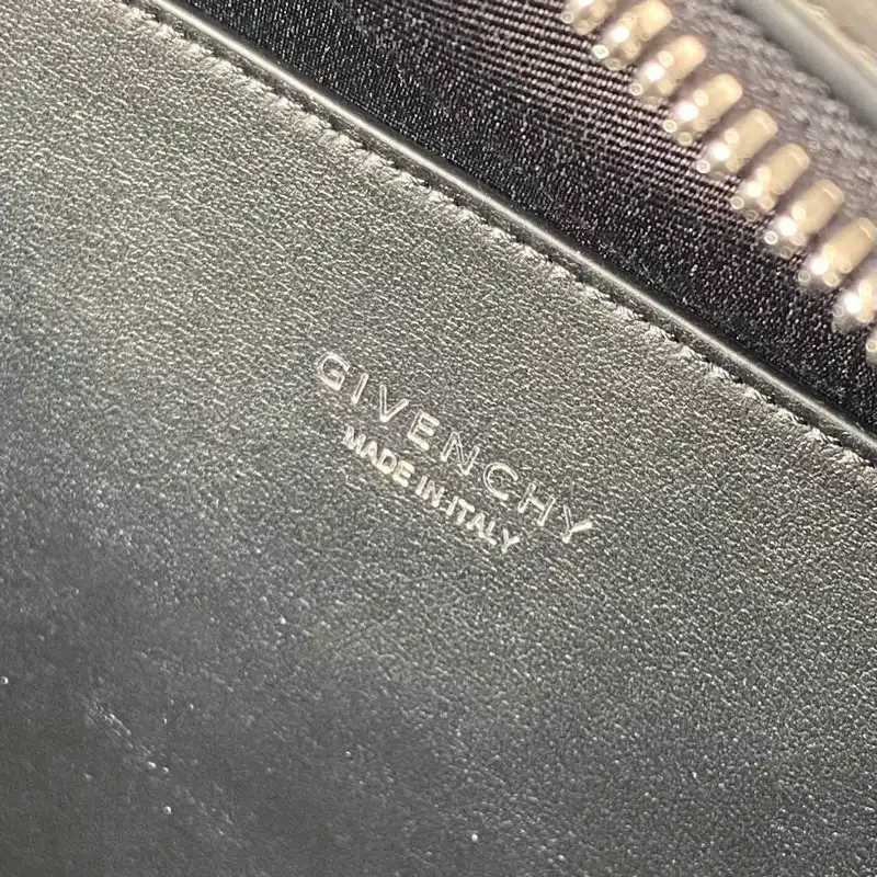 Givenchy Bag 2203RF0019