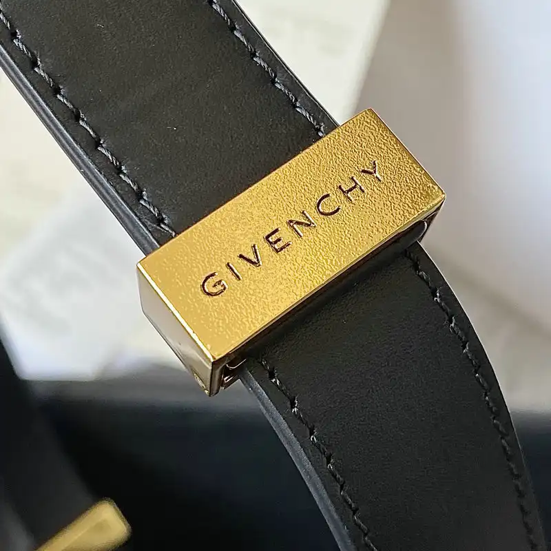 Fashionrepsfam ru Givenchy Bag 2203RF0039