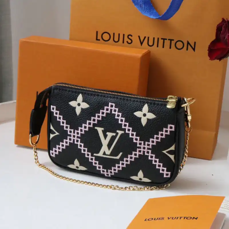 LV Bag 2204DJ0004