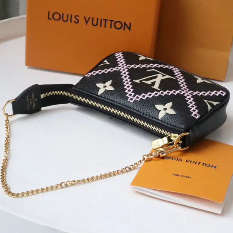 LV Bag 2204DJ0004