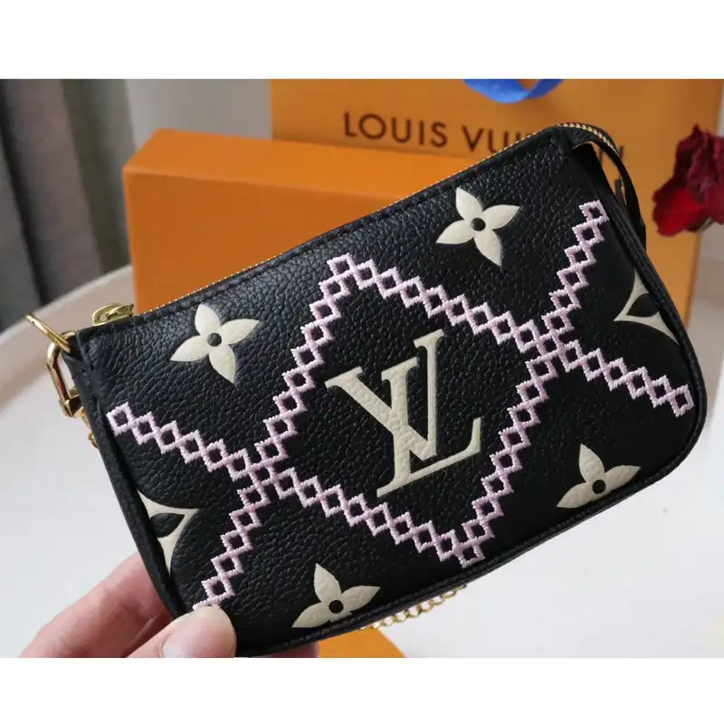 LV Bag 2204DJ0004