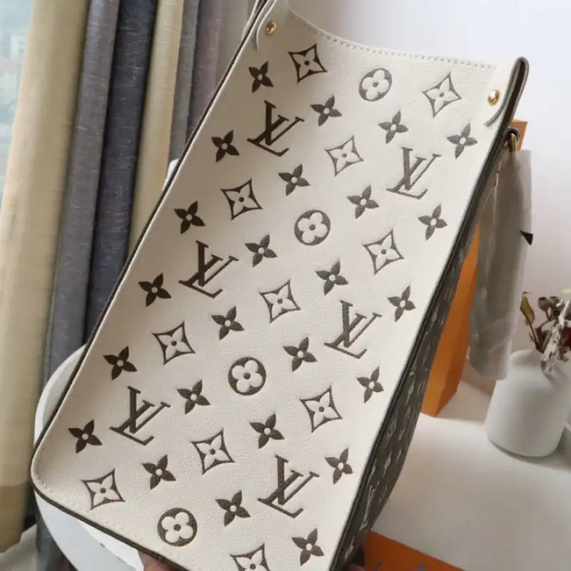 LV Bag 2204DJ0033