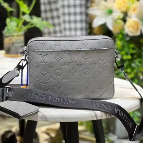 LV Bag 2204HT0015