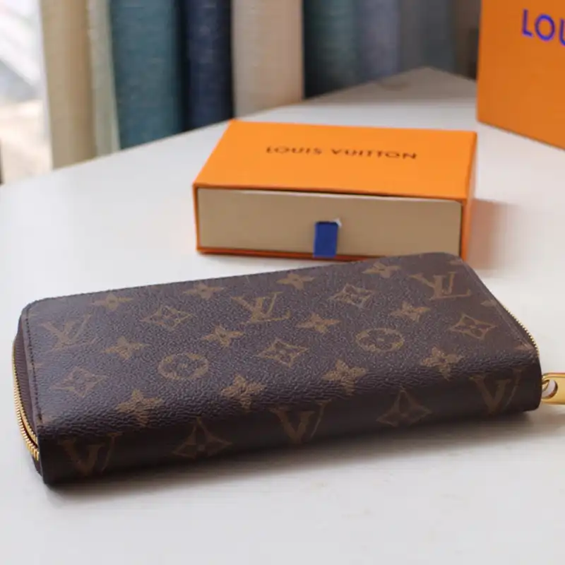 LV Bag 2204HT0021