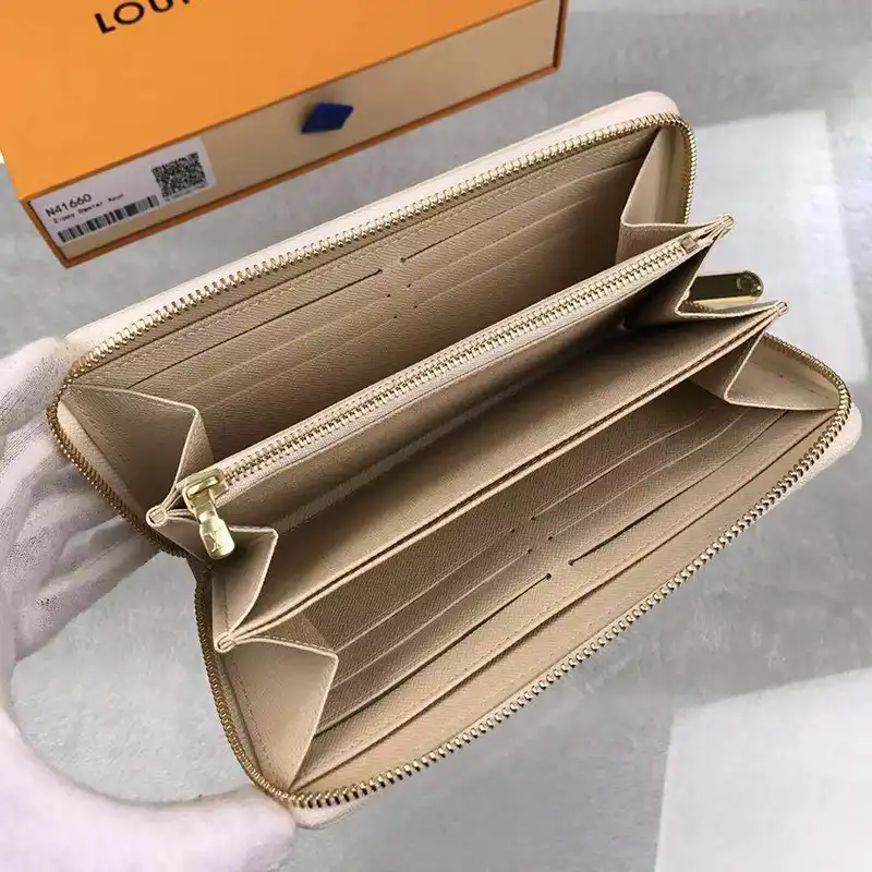 FASH LOUIS VUITTON Bag 2204HT0031