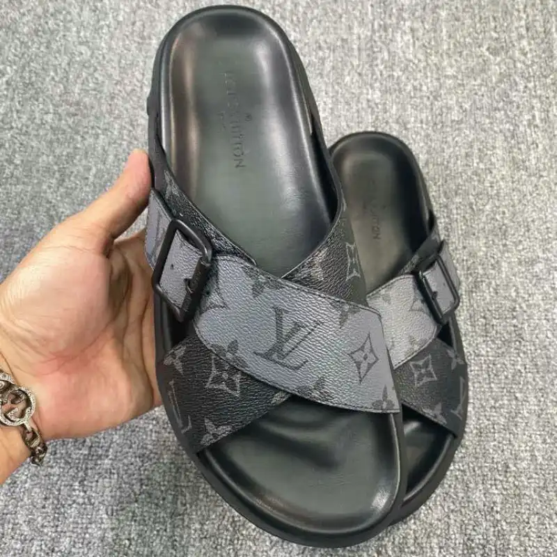 LV Shoes 2204PZ0011