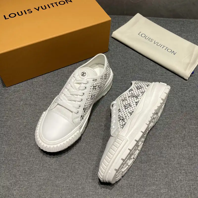 LV Shoes 2204PZ0125