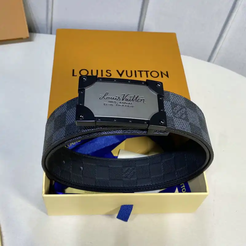 LV Belts 2204XA0001