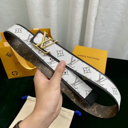 LV Belts 2204XA0009