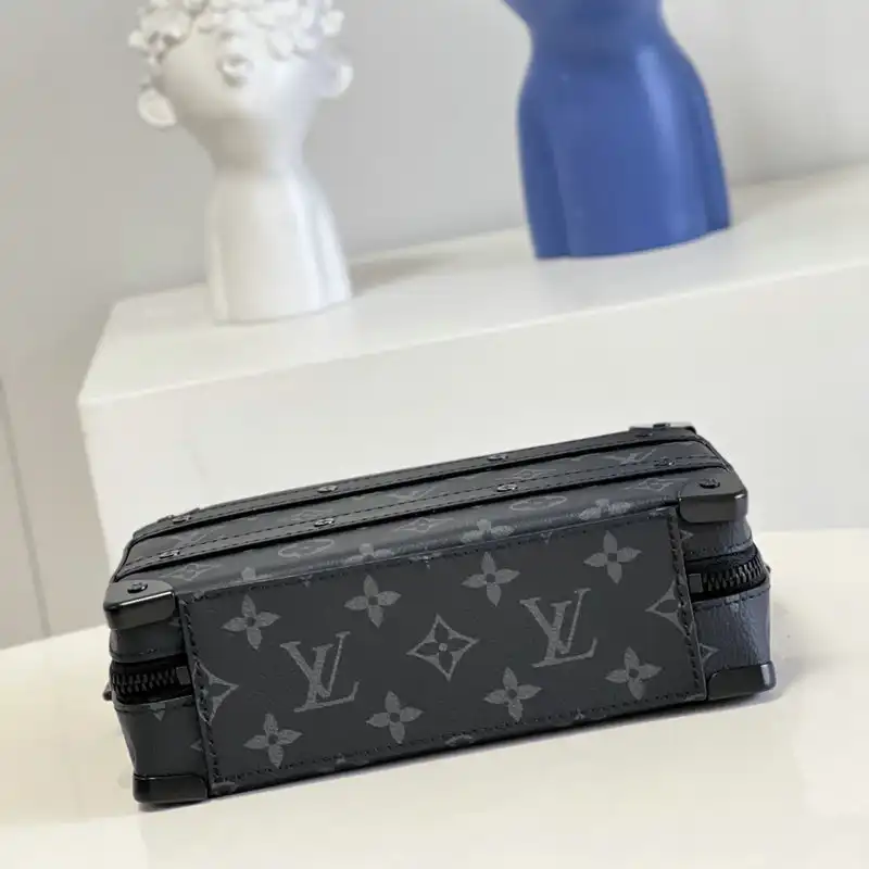 LV Bag 2204YA0010