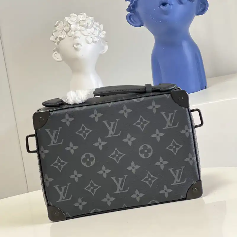 LV Bag 2204YA0010