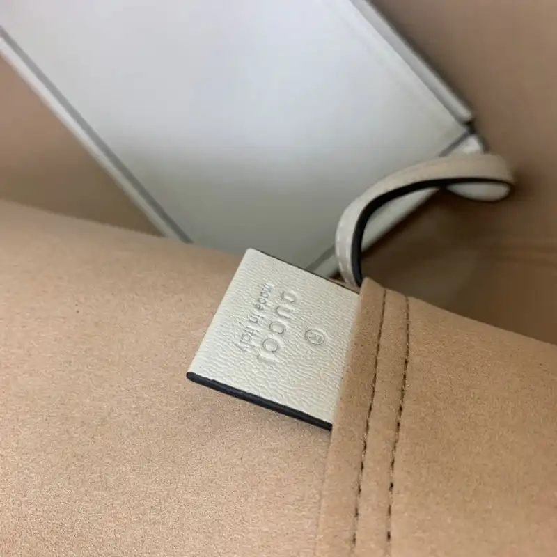 Cheap Gucci Bag 2204YA0013