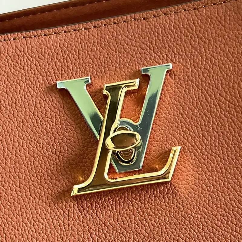 LV Bag 2204YA0033