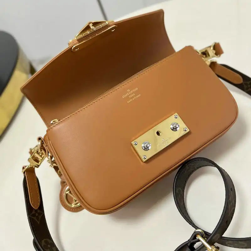 LV Bag 2204YA0038