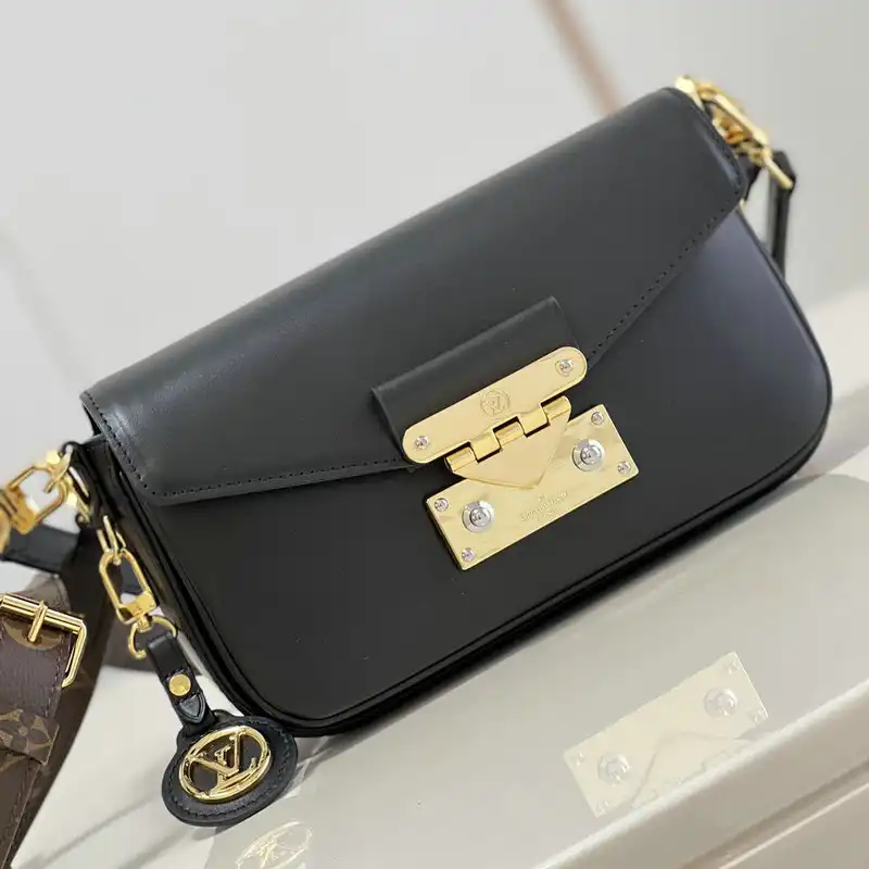 LV Bag 2204YA0039