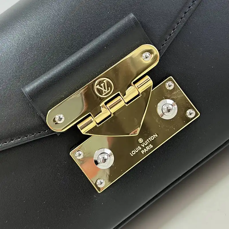 LV Bag 2204YA0039