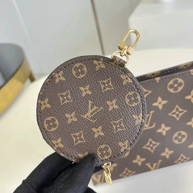 LV Bag 2204YA0040