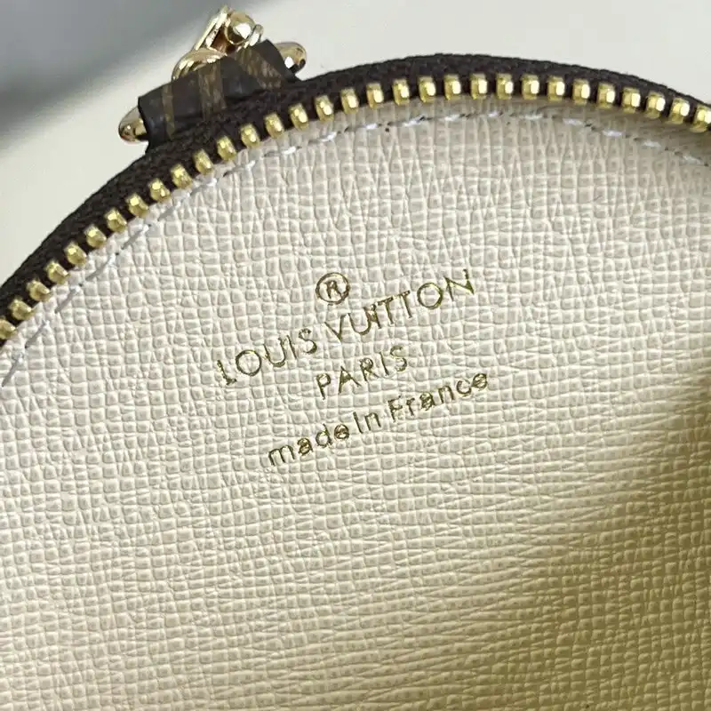 LV Bag 2204YA0040