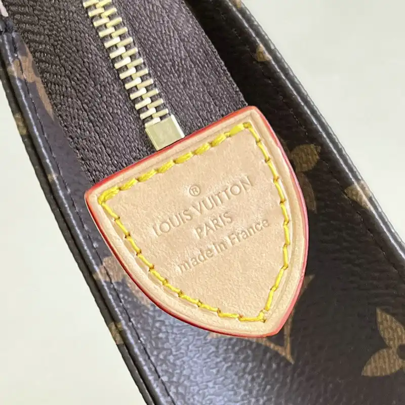 LV Bag 2204YA0041