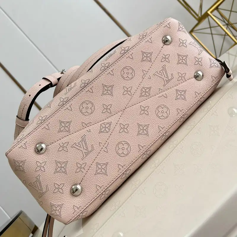 LV Bag 2204YA0057