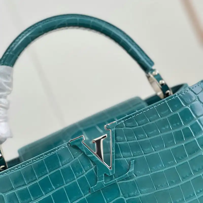 LV Bag 2204YA0082