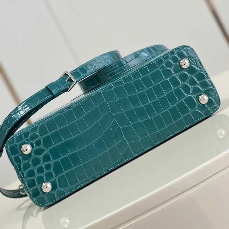 Fashionrepsfam ru LV Bag 2204YA0082