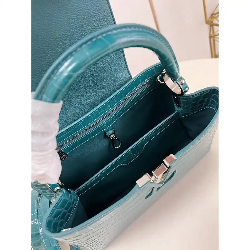 LV Bag 2204YA0082