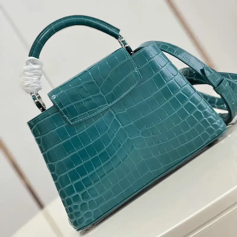 LV Bag 2204YA0083