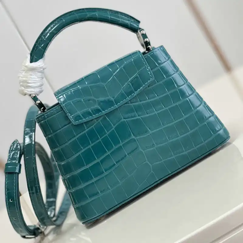 LV Bag 2204YA0084