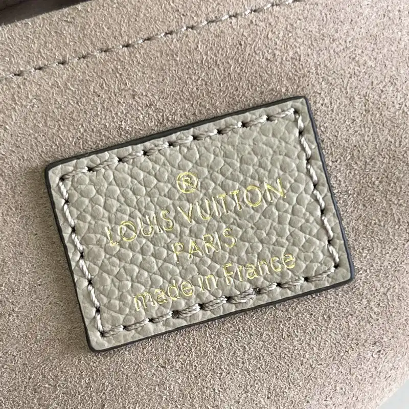 LV Bag 2204YA0087